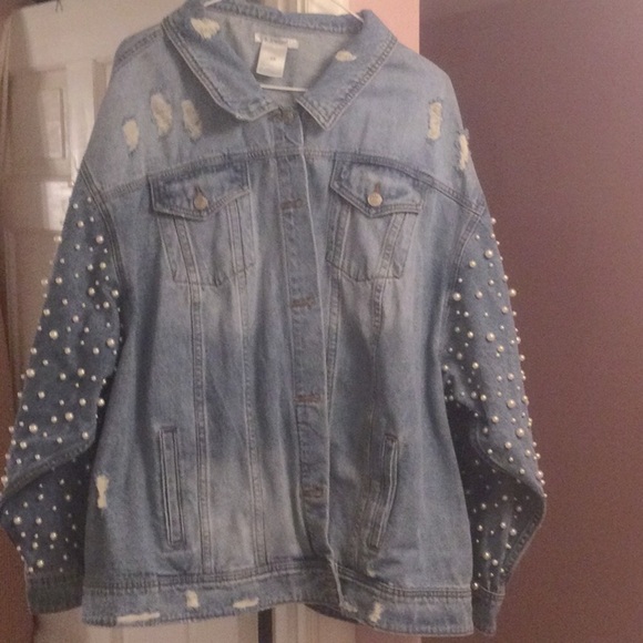 Destroyed denim jean coat - Picture 3 of 9